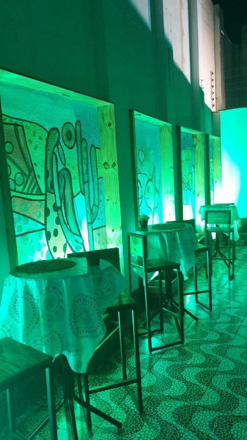 "Le Chat Qui Peche" Hostel A 150 Metros Da Praia De Pajucara Maceió Eksteriør billede